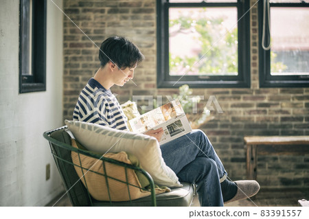 Men reading magazines Men reading magazines 83391557