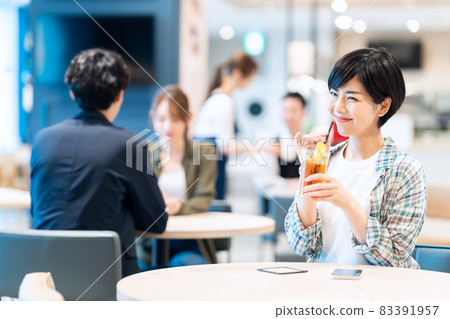 Female cafe tea time shooting cooperation: Creadisce (Maruzen-Yushudo Co., Ltd.) Female cafe tea time shooting cooperation: Creadisce (Maruzen-Yushudo Co., Ltd.) 83391957