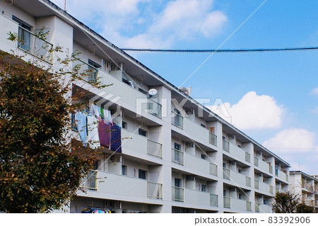 Futon drying in the housing complex 83392906