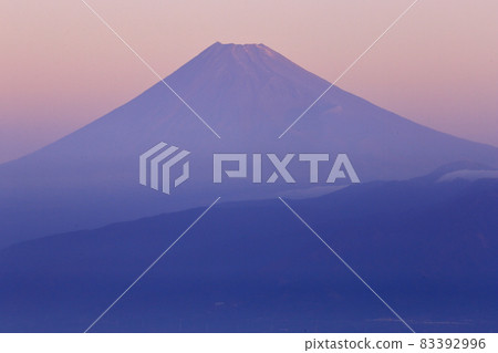 伊豆市駿河灣晨霧中的富士山 83392996