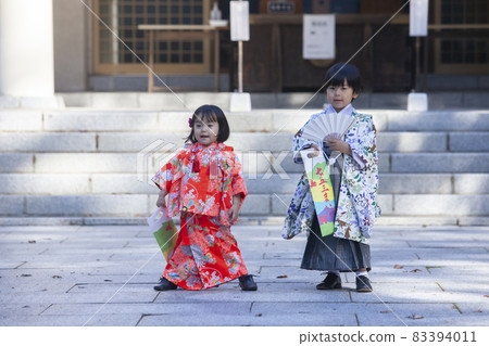 Shichigosan pilgrimage family 83394011
