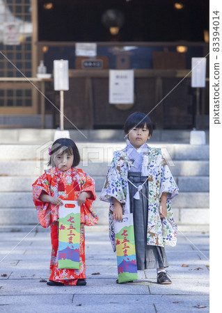 Shichigosan pilgrimage family 83394014