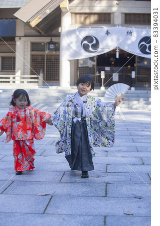 Shichigosan pilgrimage family 83394031