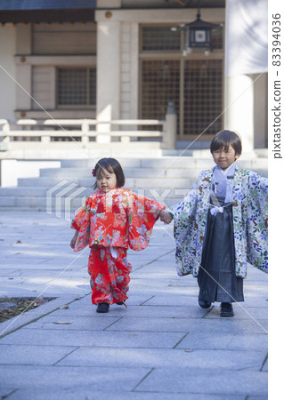Shichigosan pilgrimage family 83394036