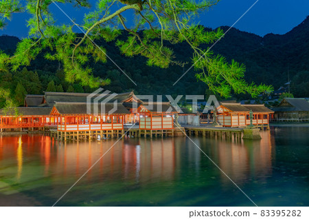 夜晚的世界遺產宮島 夜晚的世界遺產宮島 83395282