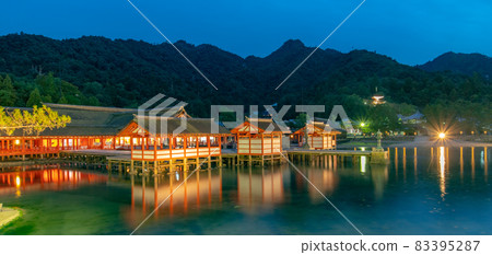 夜晚的世界遺產宮島 83395287