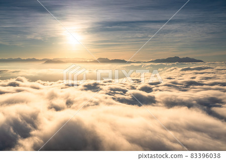 《長野縣》 黃昏的天空,雲海的景色 《長野縣》 黃昏的天空,雲海的景色 83396038