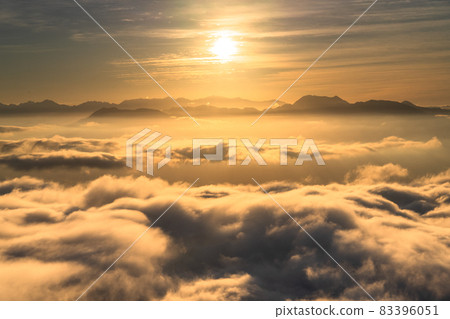 《Nagano Prefecture》 View of the sky, sea of clouds at dusk 《Nagano Prefecture》 View of the sky, sea of clouds at dusk 83396051