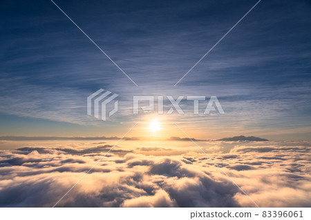 《長野縣》 黃昏的天空,雲海的景色 《長野縣》 黃昏的天空,雲海的景色 83396061