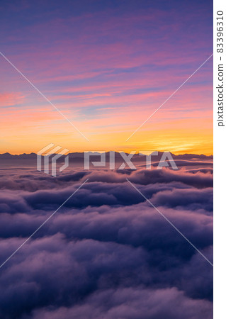 《長野縣》 黃昏的天空,雲海的景色 《長野縣》 黃昏的天空,雲海的景色 83396310