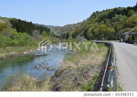 融水早春山澗 83396355