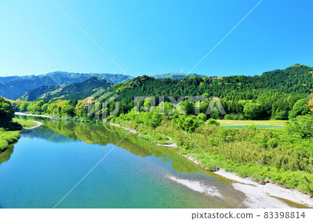 Mie Prefecture Miyagawa Clear stream in the blue sky 83398814