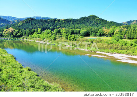 藍天下的三重縣宮川清流 藍天下的三重縣宮川清流 83398817
