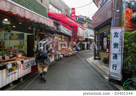 Ishikiri-san approach shopping street 83401544