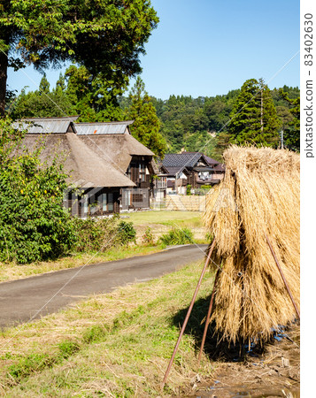 Nostalgic original scenery of Japan: Scenery of Kayabuki village 83402630