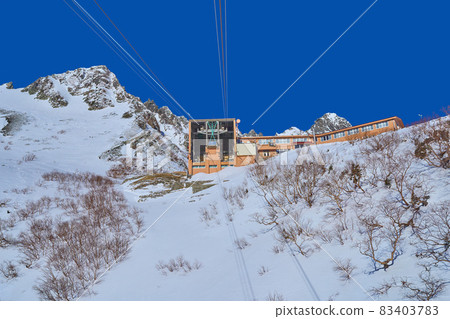 冬天的早晨,從長野縣駒根市中央阿爾卑斯山的駒岳索道(千疊敷站附近)欣賞美景 冬天的早晨,從長野縣駒根市中央阿爾卑斯山的駒岳索道(千疊敷站附近)欣賞美景 83403783