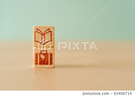 帶旅行袋和書籤的積木 83406714