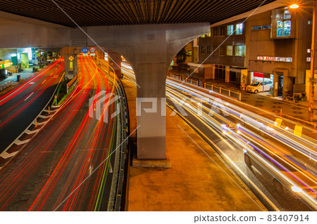 這是高架路下的夜景。它是一個複雜的上下線交叉點。請將其用作建模背景。 -2 83407914
