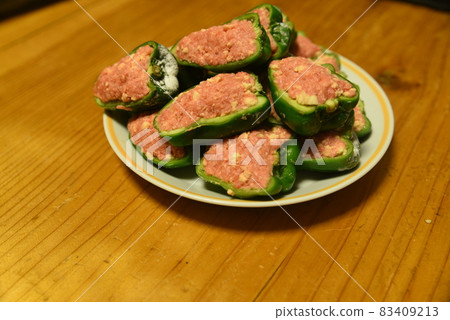 Preparation of stuffed peppers 83409213