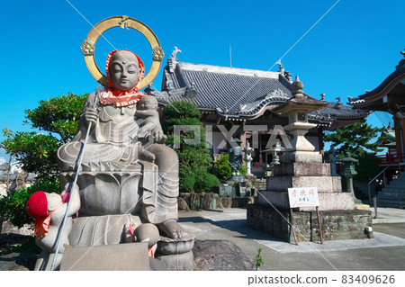 [Shikoku 88 Temples] No. 17 Mizuko Jizo and Main Hall of Ido-ji Temple, Tokushima City, Tokushima Prefecture 83409626