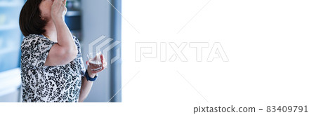 Senior women taking medicine [Senior lifestyle] 83409791