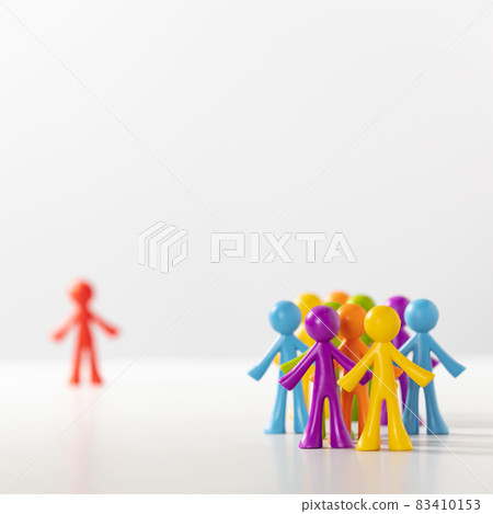 Plastic figures - crowd of people and a lonely figure of a different color 83410153