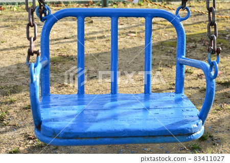 Park and freshly painted playset (swing) 83411027