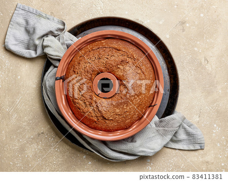 freshly baked chocolate cake 83411381