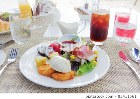 Breakfast at a tropical beach resort Breakfast at a tropical beach resort 83411561