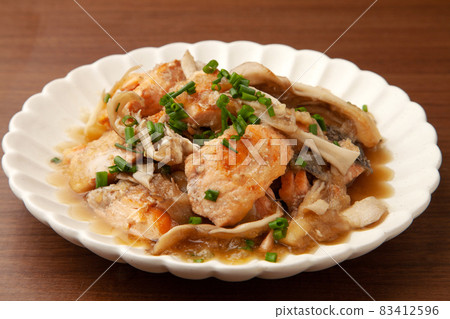 Salmon and Maitake mushrooms with ponzu sauce 83412596