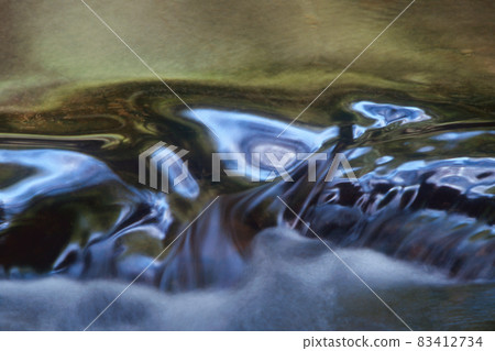 The water surface of the gently flowing Akame Valley 83412734
