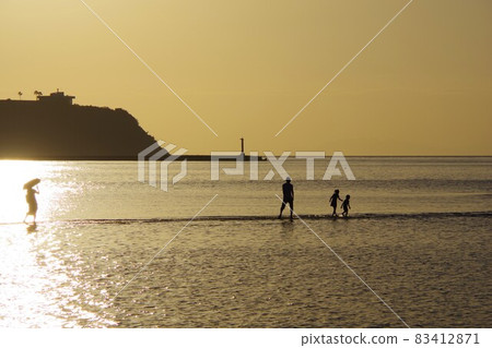 Awaji Island, Hyogo Prefecture Taganohama Beach where the setting sun sets Awaji Island, Hyogo Prefecture Taganohama Beach where the setting sun sets 83412871