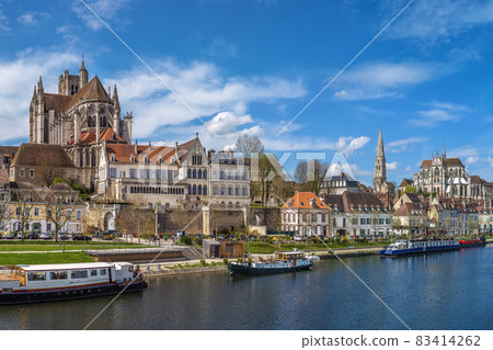 View of Auxerre, France View of Auxerre, France 83414262