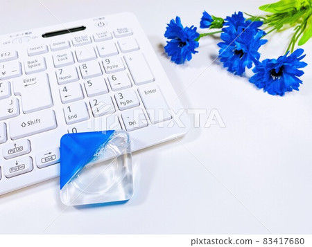 Business scene PC and eye drops 83417680