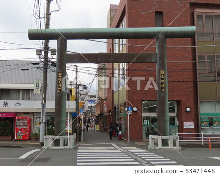 伊勢原站前的小山阿夫利神社的大鳥居 伊勢原站前的小山阿夫利神社的大鳥居 83421448