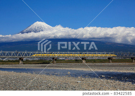 Doctor Yellow and Mt. Fuji passing through the Fuji River (closer) 83422585