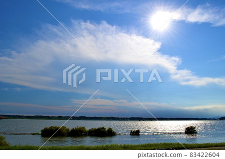 Kasumigaura where the blue sky on a sunny day shines 83422604