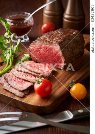 切片烤牛肉 83422903