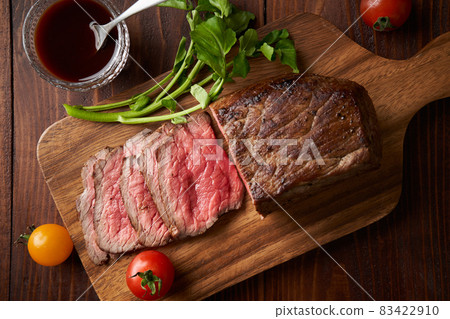 Sliced roast beef Sliced roast beef 83422910