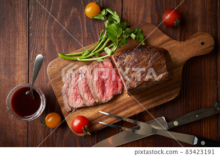切片烤牛肉 切片烤牛肉 83423191