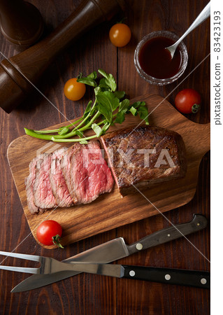 切片烤牛肉 切片烤牛肉 83423193