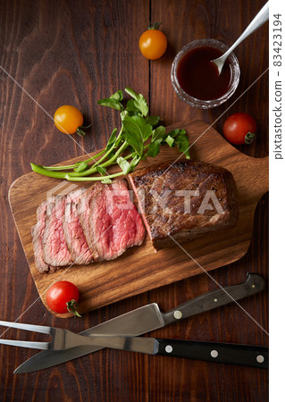 切片烤牛肉 切片烤牛肉 83423194
