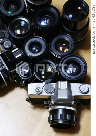 Two single-lens reflex cameras and lens group Two single-lens reflex cameras and lens group 83423255