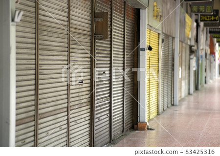 Atsuta Jingu-mae shopping street in the morning Atsuta Jingu-mae shopping street in the morning 83425316