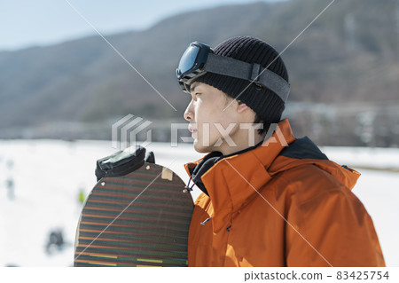 A man who snowboards A man who snowboards 83425754