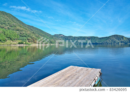 [Lake Suigetsu] Umiyama, Wakasa-cho, Mikatakaminaka-gun, Fukui Prefecture 83426095