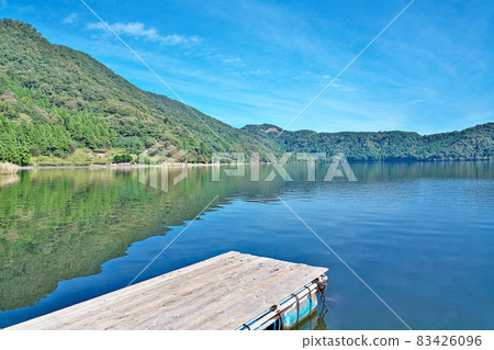 [Lake Suigetsu] Umiyama, Wakasa-cho, Mikatakaminaka-gun, Fukui Prefecture 83426096