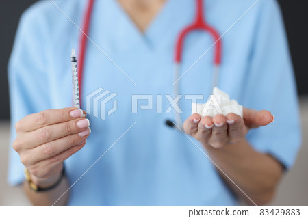 Insulin syringe and refined sugar Insulin syringe and refined sugar 83429883