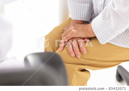 Senior female hand 83432071