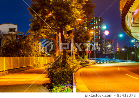 [Tokyo cityscape] Night view of the city of Tennozu 83432378